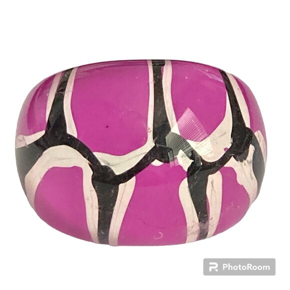 Vintage Lucite Acrylic Ring Size 8 Retro Abstract Hand Painted Purple BlackWhite - Picture 1 of 11